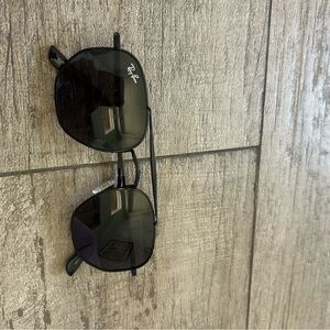 Ray-Ban Black Aviator Sunglasses Sleek Design